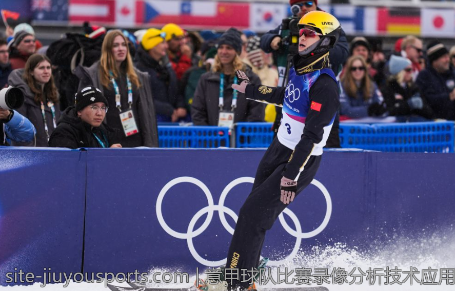 专业排球跳发球动作要领与技巧教学视频